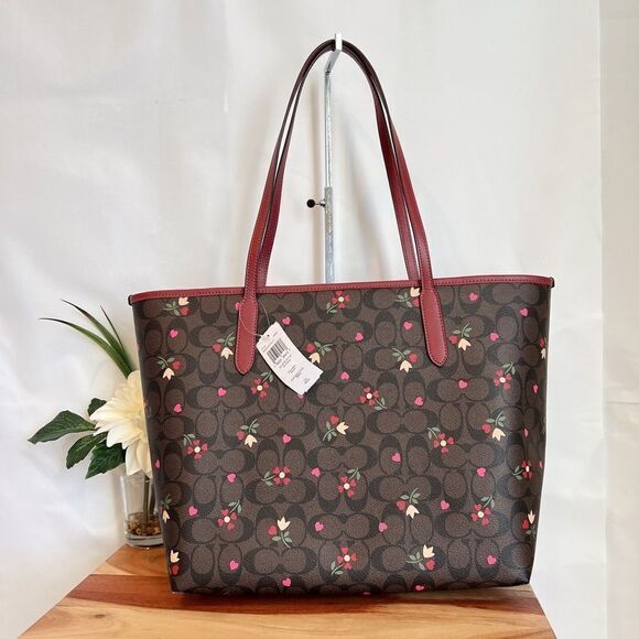 Coach City Tote In Signature Canvas With Heart Petal Print - Picture 2 of 7